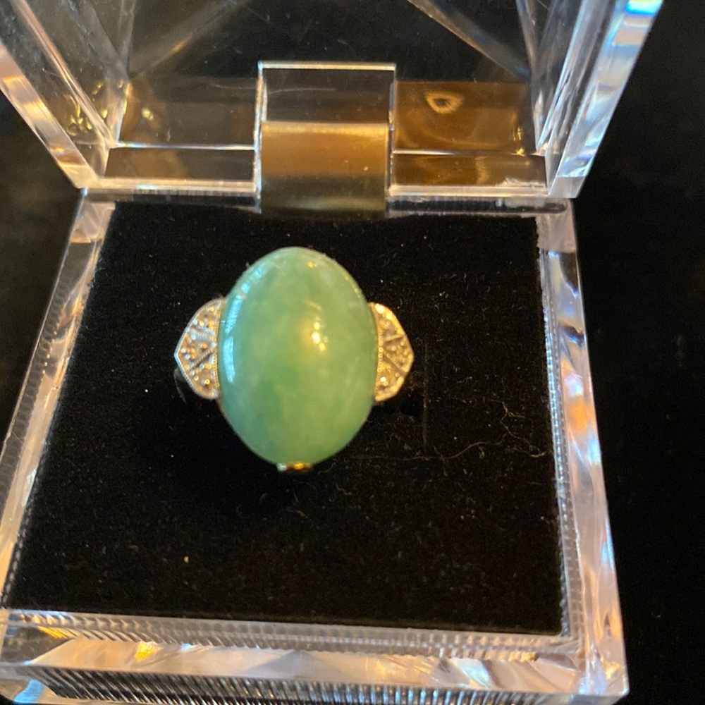 Fourteen Karat Jade Ring - Picture 1 of 5
